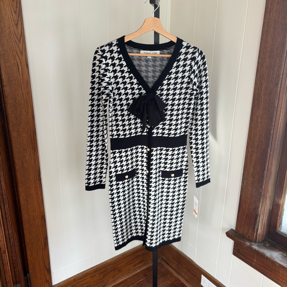 Taylor Womens Small Black Houndstooth V-Neck Bow Front Bodycon Sweater Dress NWT